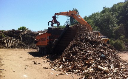 Machine à broyer les déchets de bois
